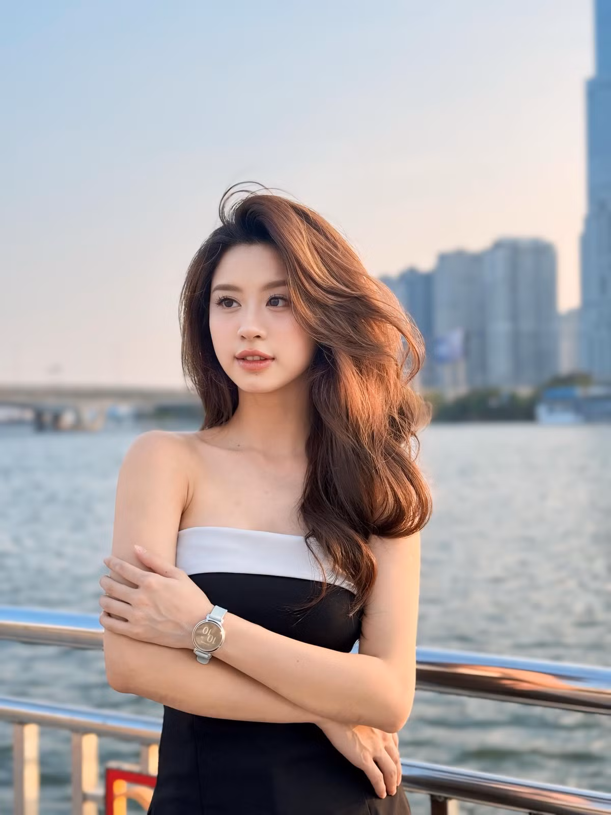 Điều gây bất ngờ hơn cả là khi trở lại, hot girl Thanh Hóa đã công khai chuyện tình yêu của mình với Huyme.