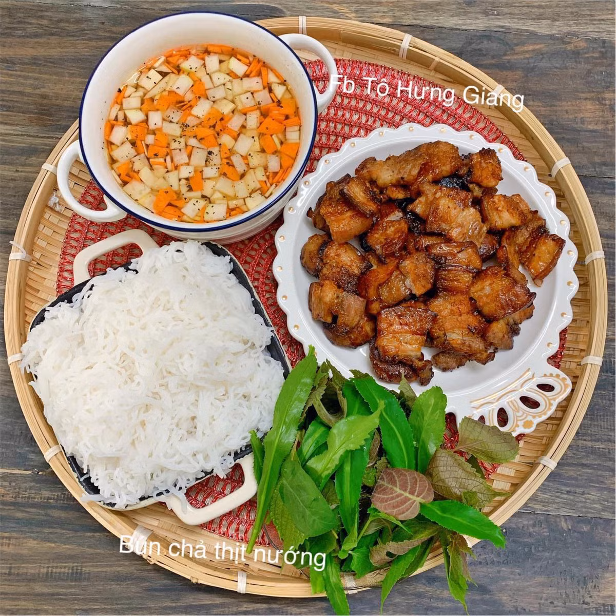 Không cần ra hàng vì ở nhà cũng có bún chả thịt nướng