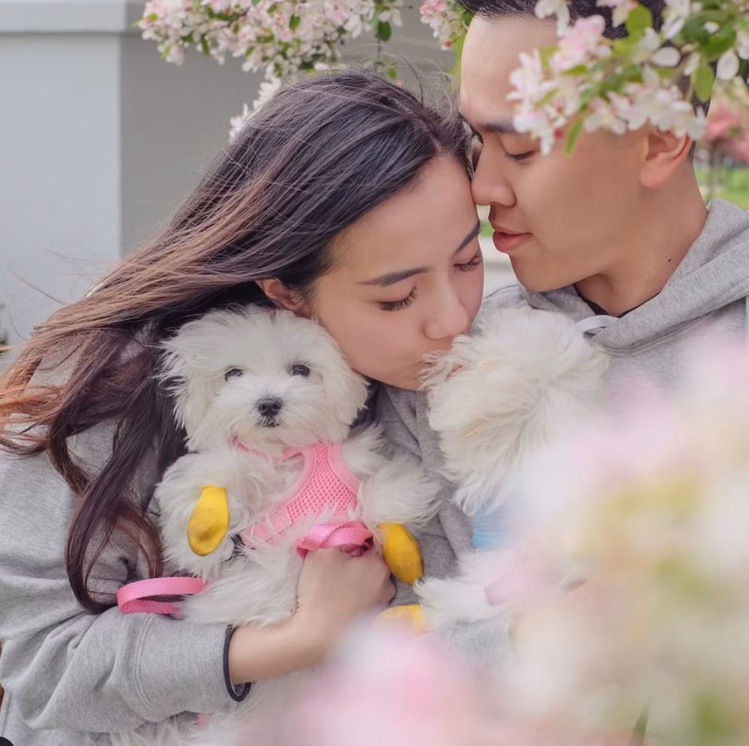 Hiện tại, bạn gái cũ của vlogger nổi tiếng đang theo học một lớp về truyền thông và sẽ làm tại công ty của gia đình.