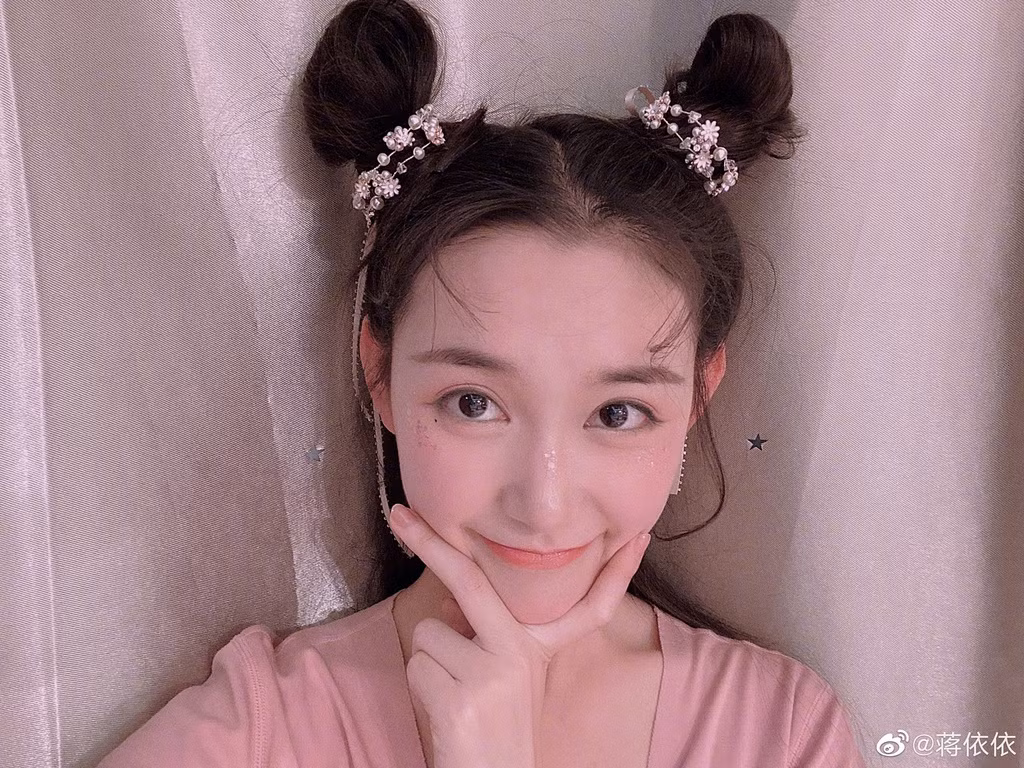 Với năng lực diễn xuất, kinh nghiệm sau 10 năm làm nghệ thuật, cô nàng hoàn toàn có thể thực hiện ước mơ trở thành nữ diễn viên hội tụ đầy đủ cả nhan sắc và thực lực.