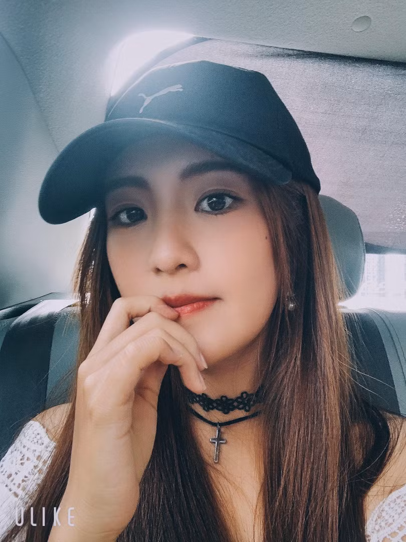 Bên cạnh đam mê với công việc, giống như bao cô gái trẻ khác, Praewphan Sae Li dành nhiều thời gian đi du lịch và yêu thích các hoạt động như trượt zipline, chèo thuyền kayak, bơi, cắm trại.