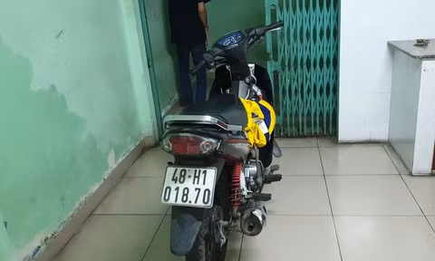 Thanh nien mac ao BeeBike 