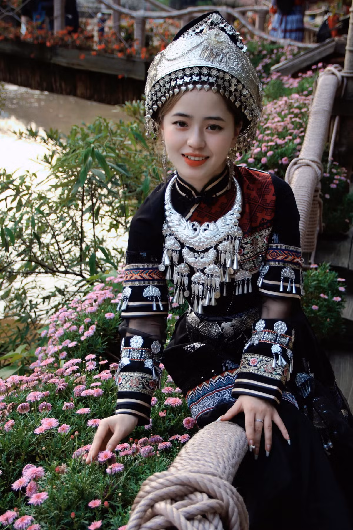 Nụ cười tự nhiên đáng yêu từng làm nên sự nổi tiếng của cô gái người H'mong.