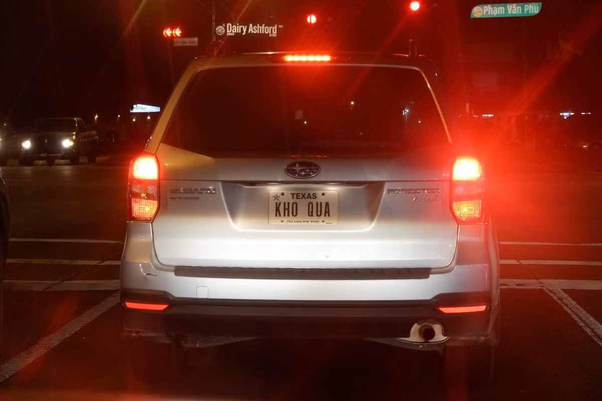 Cuoi muon tat tho vi bien so xe cua nguoi Viet o nuoc ngoai-Hinh-5
