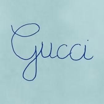 Phat om voi trend Gucci voi dong chu viet tay khong the xau hon