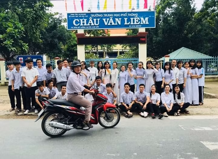 Các cô cậu học trò đã lên ý tưởng nhiều ngày, tuy nhiên đến khi nhận ảnh thì chỉ biết câm nín khi trở thành bộ ảnh kỷ yếu thảm hoạ lúc nào không hay.
