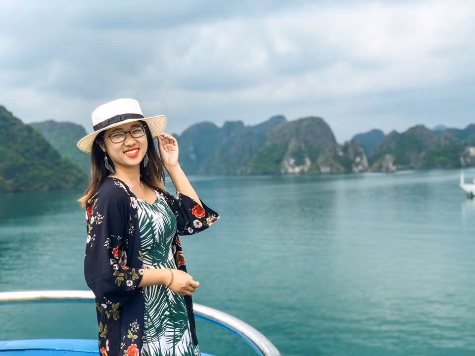 Từ năm 2 đại học, Trang nhận nhiều công việc để trang trải cho bản thân, có một chút gửi về cho gia đình. Vì đi làm sớm và có quan điểm tiết kiệm, cô rất trân trọng từng đồng tiền kiếm ra, cuộc sống hầu như chỉ xoay quanh công việc. Cứ như vậy suốt 4 năm đại học.