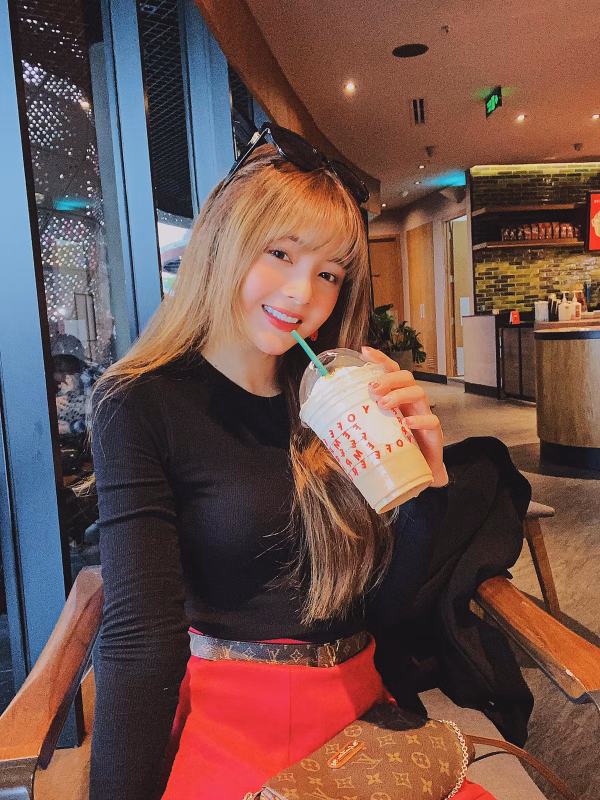 Theo đó, thay vì một hot girl ảnh thẻ với vẻ đẹp hồn nhiên, Lan Hương muốn mình trưởng thành, quyến rũ, chứ không phải một màu như trước.