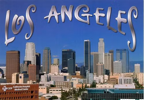  Thành phố Los Angeles không có nhiều khu giải trí cho du khách ngoài Đại lộ Danh vọng. Các điểm tham quan cách xa nhau nên không thể đi bộ trong khi phương tiện giao thông công cộng nghèo nàn.