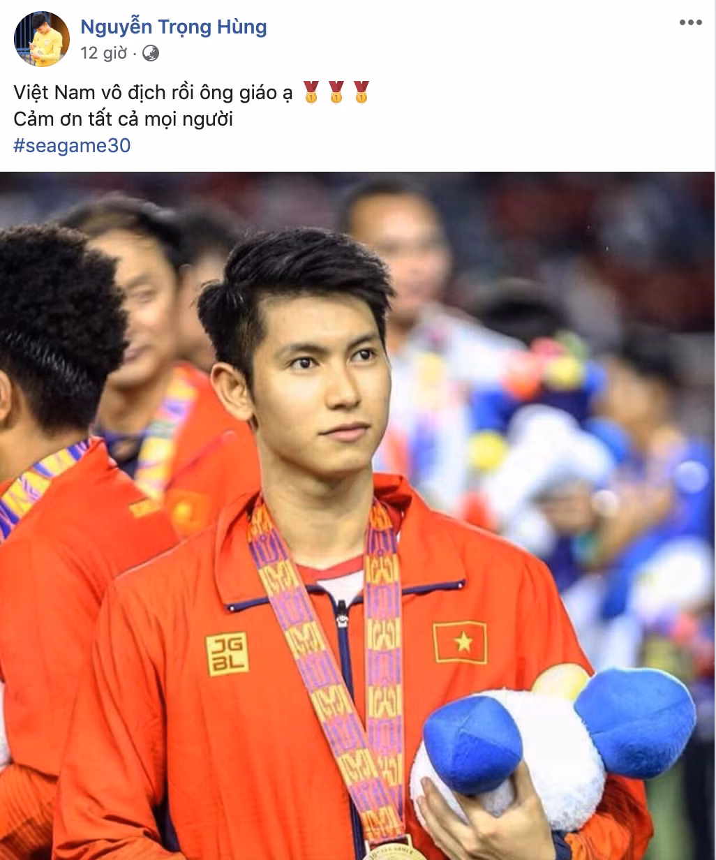 Visual của U22 Việt Nam, Nguyễn Trọng Hùng thông báo chiến thắng vô cùng hài hước: "Việt Nam vô địch rồi ông giáo ạ".