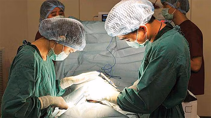 Bác sĩ kiếm bộn tiền nhờ dịch vụ vá màng trinh - Hình 3 Bac si kiem bon tien nho dich vu va mang trinh-Hinh-3