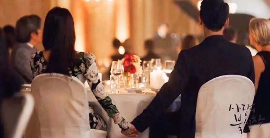 " Hạ cánh nơi anh" đang là một trong những bộ phim hot nhất tại một số nước Châu Á, trong đó có Việt Nam. Dù đã kết thúc nhưng nội dung và diễn viên của bộ phim vẫn đang trở thành nội dung được cộng đồng mạng bàn tán.