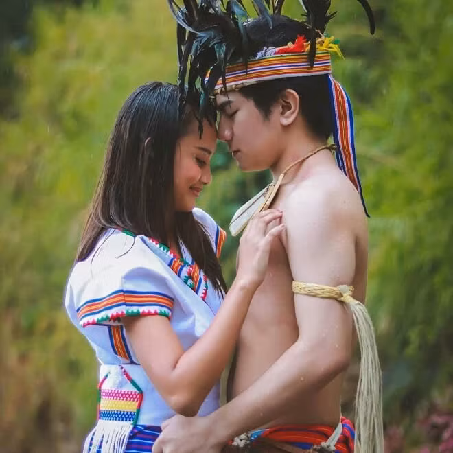 Rita cũng vướng tin đồn hẹn hò với Gello Angelo Marquez - idol của giới trẻ Philippines - qua những lần chụp ảnh đôi ăn ý. Tuy nhiên, cả hai chưa từng trả lời truyền thông về mối quan hệ này.