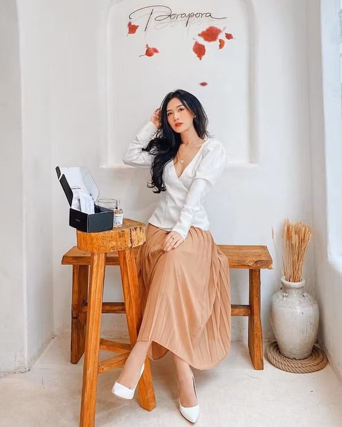 Vân Anh có vẻ ngoài nhí nhảnh, đáng yêu. Nhưng ít ai biết rằng, trước khi sở hữu những đường cong nóng bỏng, hút mắt cô bạn từng bị bạn bè chọc là "nấm lùn".