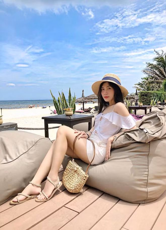 Vân Anh sở hữu lượng fan khá lớn trên Facebook nhờ nhan sắc nổi bật.