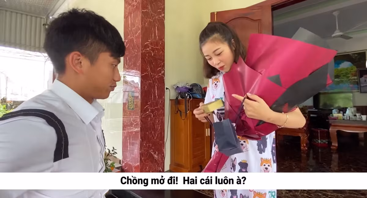 Không lâu sau khi chia sẻ, clip đã thu hút 28 nghìn lượt like và gần 1 nghìn bình luận. Với lượt tương tác khủng trong clip đầu tiên này thì vợ chồng Phan Văn Đức hoàn toàn có thể nối gót vợ chồng Duy Mạnh, lập kênh Youtube riêng và đăng tải clip về cuộc sống hàng ngày.