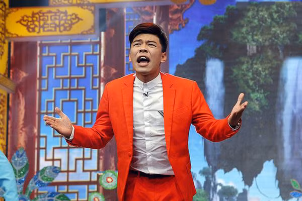 Anh cũng là một trong những diễn viên trẻ hiếm hoi được tham gia Táo Quân - Gặp nhau cuối năm.