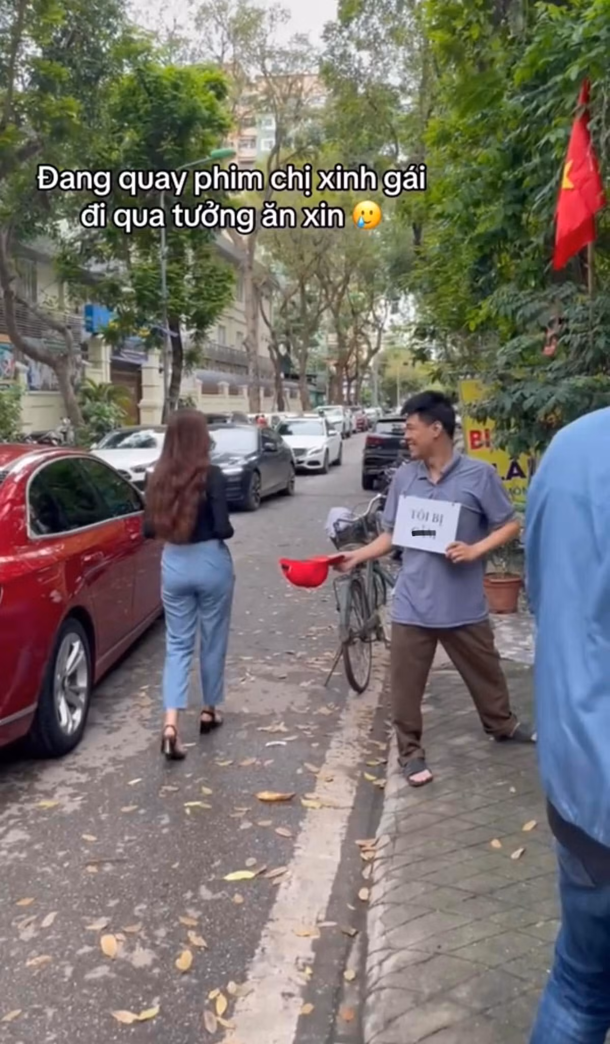 Anh chàng cũng rất bất ngờ với tình huống này và chỉ biết cười mà thôi. "Tôi khổ quá mà" - Trung Ruồi viết trên dòng trạng thái.