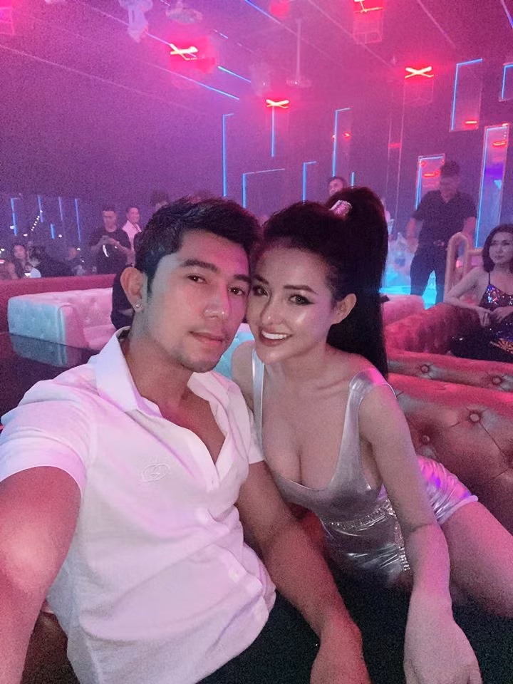 Hiện tại, hot girl thị phi chính thức bước sang lĩnh vực làm DJ sau một thời gian học và luyện tập, cô nhận show ở những quán bar khắp các tỉnh.