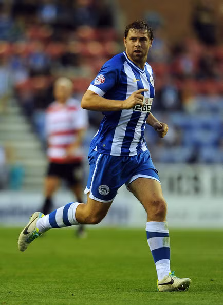 Grant Holt (Wigan Athletic): Từng là chân sút chủ lực trong đội hình của Norwich. Cầu thủ 33 tuổi này đã thi đấu tổng cộng 154 trận cho chim Hoàng Yến và ghi tổng cộng 68 bàn thắng. Sở hữu cái chân trái khéo léo và lựa chọn vị trí tốt, anh luôn là sự lựa chọn hàng đầu cho vị trí tiền đạo cắm ở mỗi CLB mà anh khoác áo.