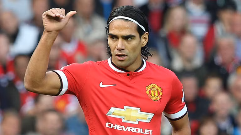Radamel Falcao (MU): Falcao mặc dù là cầu thủ có tốc độ nhưng nhìn vào những trận đấu anh có mặt thì có thể nhận thấy rằng anh là một cầu thủ lười di chuyển. Nhưng Falcao có một thứ vũ khí khá lợi hại đó là chọn vị trí và đọc tình huống khá tốt nên anh vẫn thực hiện tốt những tình huống mà đồng đội tạo ra.