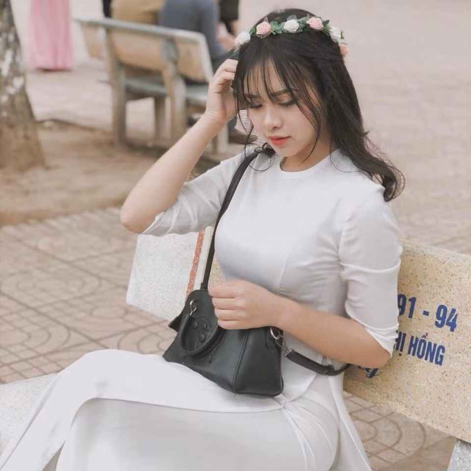 Tuy vậy, Trang chọn theo nghề báo và dự định sẽ tham gia 1 CLB MC truyền hình nào đó trong trường.
