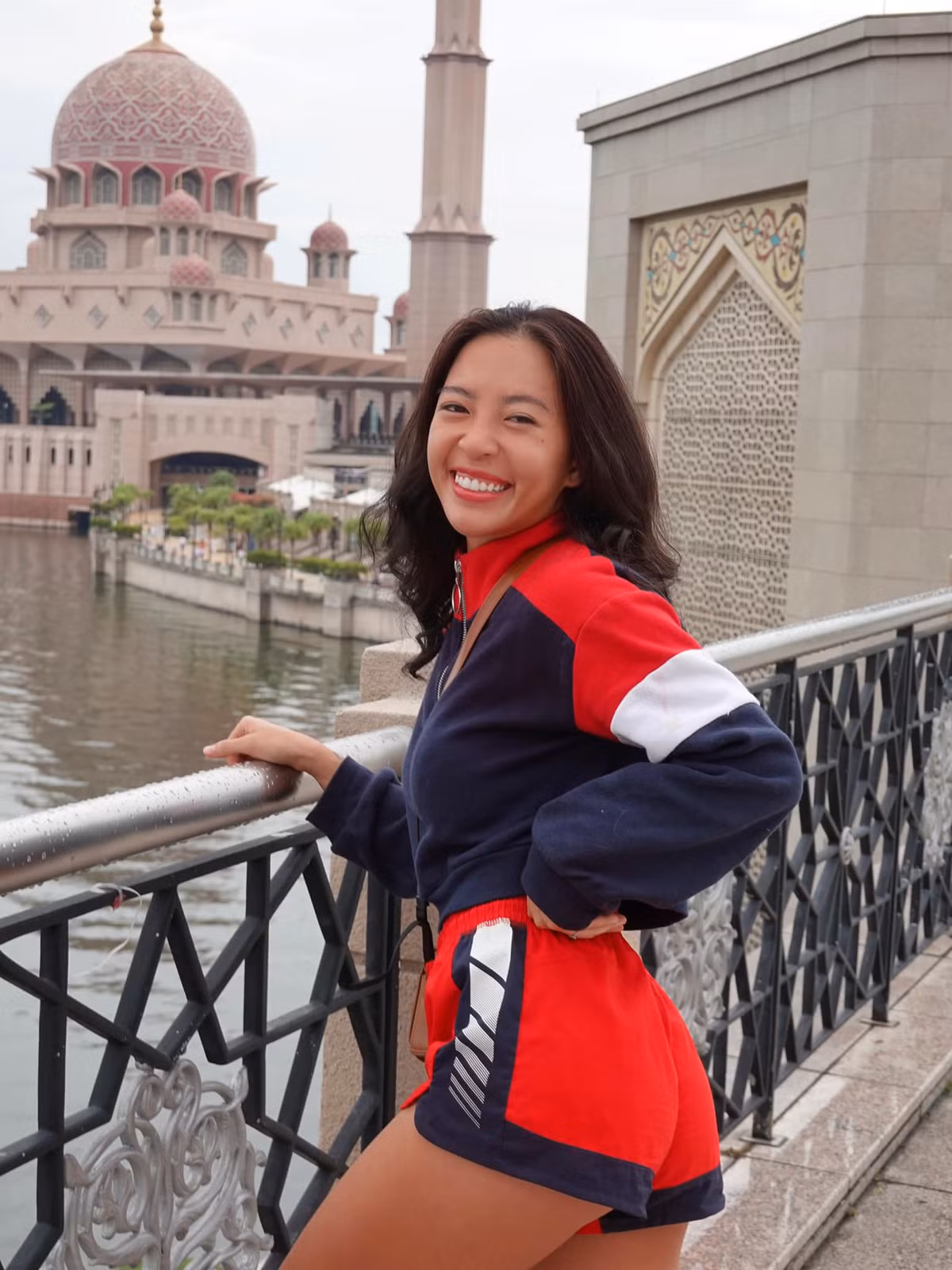 "Đàn ông rất hay tự ái vì chuyện này, chuyện vợ chồng nói thẳng ra như vậy đã khó chấp nhận, đằng này còn công khai trên sóng truyền hình. Chẳng biết chồng chị thấy sao nhưng em thấy chị không tôn trọng chồng mình", "Sống thoáng những trong mức độ thôi thì hoan nghênh nhưng có nhất thiết phải nói thẳng ra thế này không? - Dân mạng bình luận.