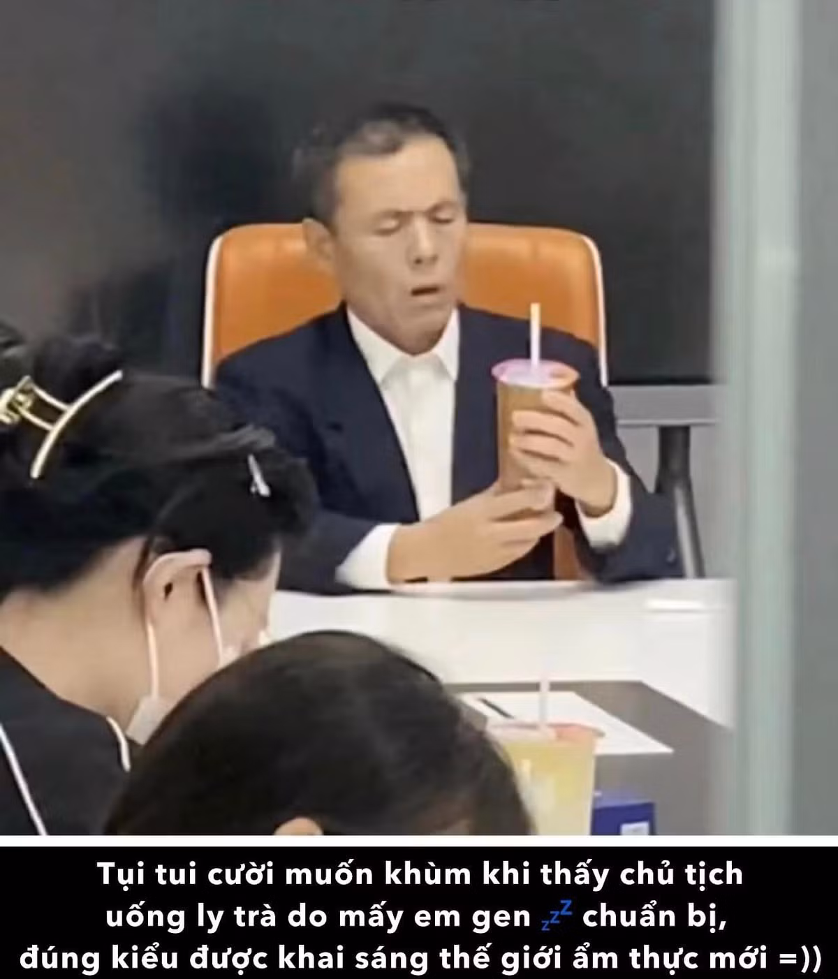 Gen Z được cho là đang 'phá vỡ quy chuẩn' nơi công sở với nhiều đòi hỏi nhưng cũng tạo được thay đổi tích cực. Ví dụ như khia sáng thức uống mới cho người sếp lớn tuổi.