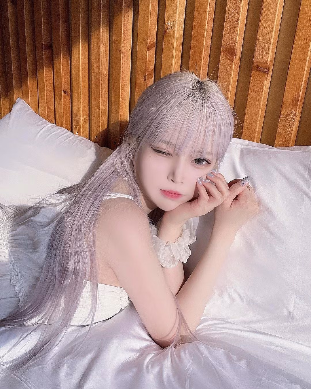 Mỗi bài đăng của cô nàng trên Instagram thu hút đến chục nghìn người thích, chia sẻ.
