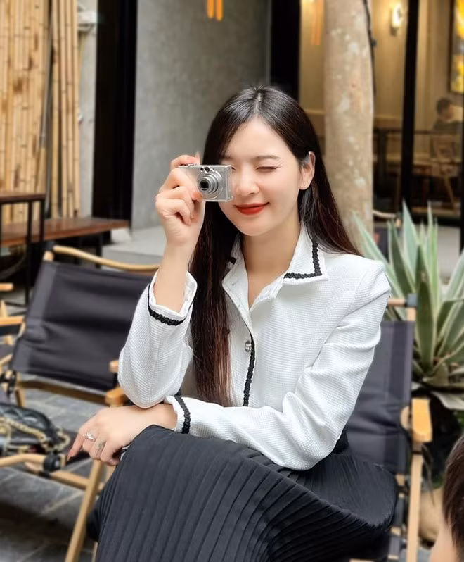 Trải qua những biến cố lớn trong cuộc sống nhưng nàng “hot girl dân tộc” vẫn luôn xuất hiện với hình ảnh tươi tắn, tràn đầy sức sống.
