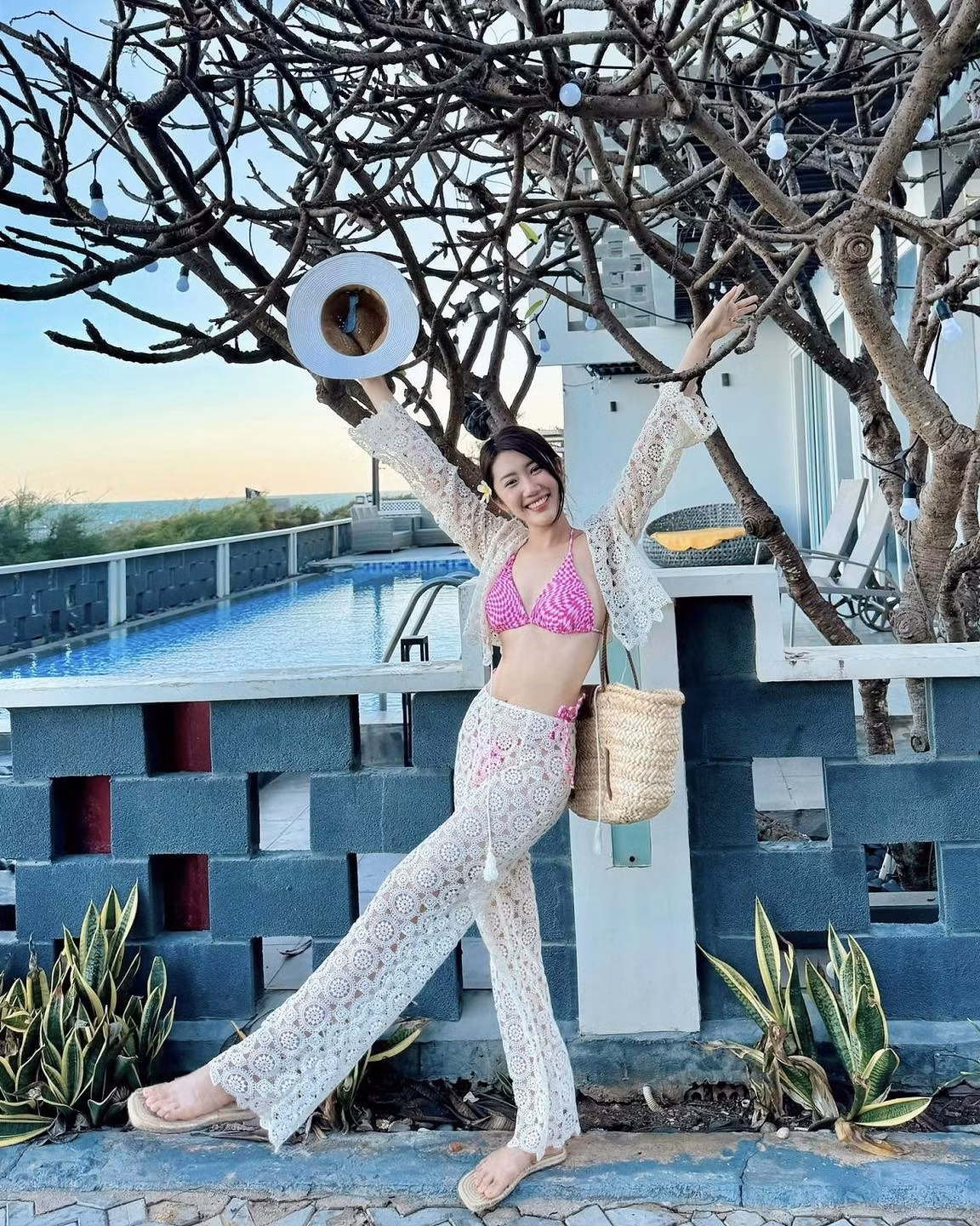 Trên trang cá nhân, diễn viên Thùy Ngân mới đây đã chia sẻ hình ảnh chúc mừng ngày Quốc tế Phụ nữ 8/3. Cô viết: “Chúc các cô gái của tôi ngày 8/3 thật hạnh phúc và luôn được cưng chiều nha”.