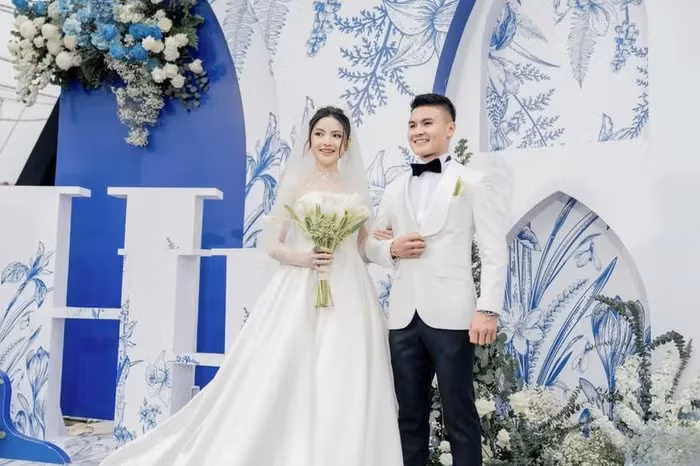 Sau đám cưới, chuyện kết hôn của nam cầu thủ vẫn chưa hết hot khi xảy ra lùm xùm mâu thuẫn với studio chụp ảnh cưới.