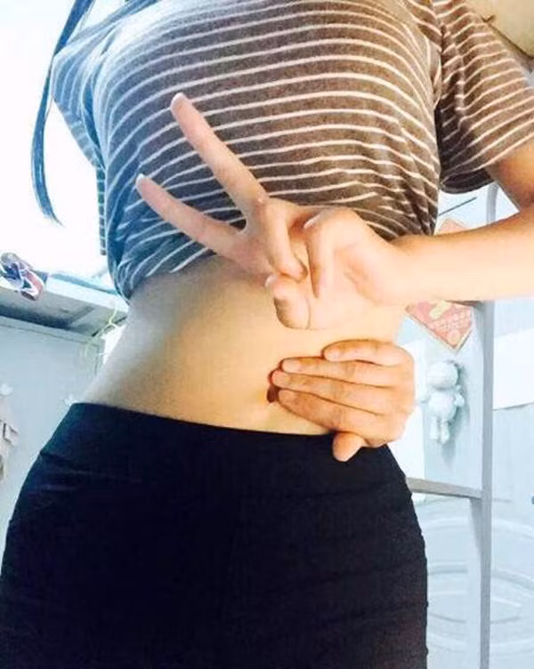 Không chỉ lôi kéo được các bạn trẻ tham gia thực hiện thử thách, ngay cả các ngôi sao nữ cũng hưởng ứng thử thách này. Một số nữ diễn viên nổi tiếng của Trung Quốc như Yang Mi, Zhang Jiani và Huo Siyan cũng tham gia và khoe ảnh mình hoàn thành thử thách.