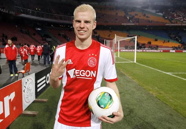 Davy Klaassen (Ajax): Cuối mùa giải 2013/2014, cái tên Klaassen được chú ý tới trong màu áo của Ajax. Với 26 trận thuộc giải ngoại hạng Hà Lan và 3 trận tại UEFA Champions League, Klaassen đã có 12 bàn thắng và 4 đường chuyền thành bàn cho đồng đội.