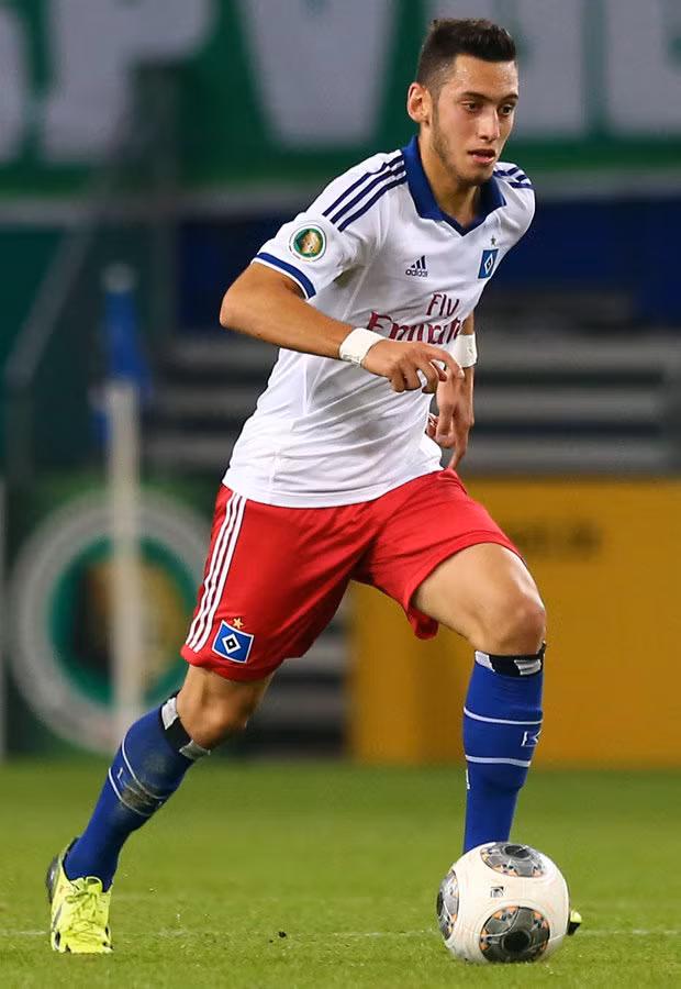 Hakan Calhanoglu (Bayer Leverkusen): Cầu thủ trẻ triển vọng này về với Bayer Leverkusen từ mùa hè năm 2014 sau một năm thi thành công với SV Hamburger. Mùa giải trước, cầu thủ 20 tuổi này đã có 11 bàn thắng trong 28 trận ra sân cho SV Hamburger.