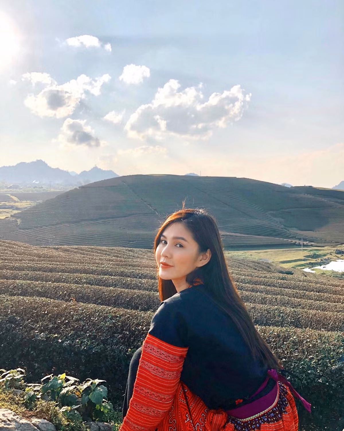 MC Thu Hoài (SN 1990) là một trong những gái xinh Tuyên Quang đình đám. Cô hiện đang làm MC thể thao cho kênh truyền hình K+ và thỉnh thoảng góp mặt trong một số bộ phim truyền hình như Người ph‌án xử, Ghét thì yêu thôi....