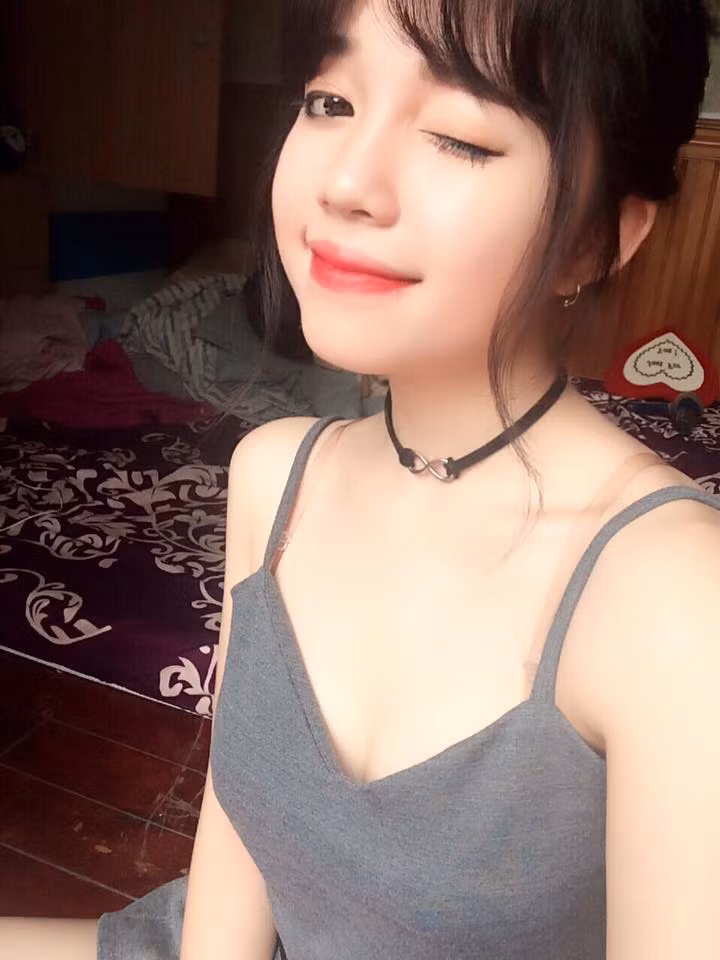 Sau khi xuất hiện trong MV, Linh Ngọc Đàm được dân mạng khen ngợi sở hữu nhan sắc không hề thua kém ngọc nữ Midu.