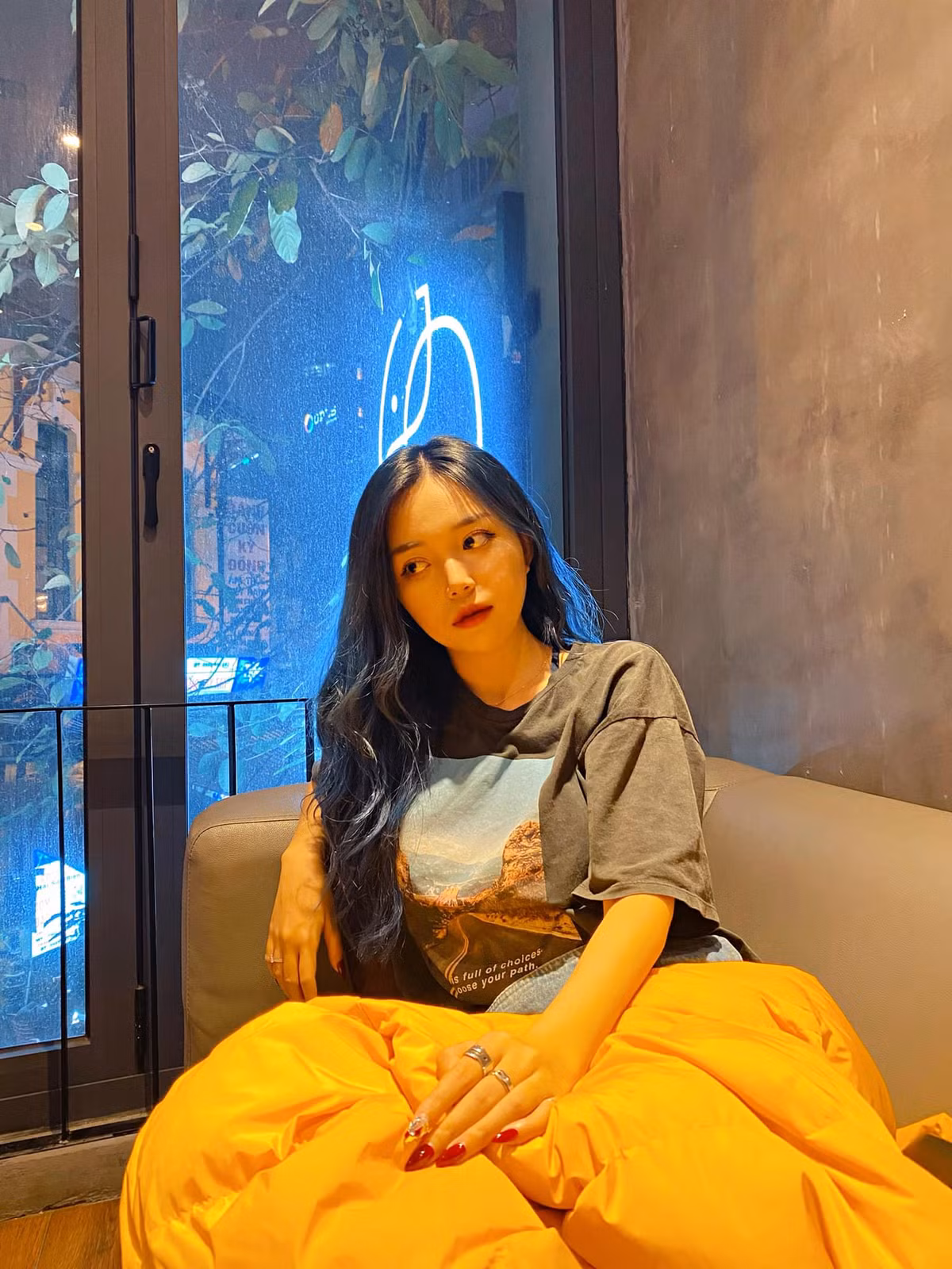 Nhờ ngoại hình thu hút, các nói chuyện dễ thương, vui vẻ nên Linh Ngọc Đàm sở hữu số lượng fan cực khủng.