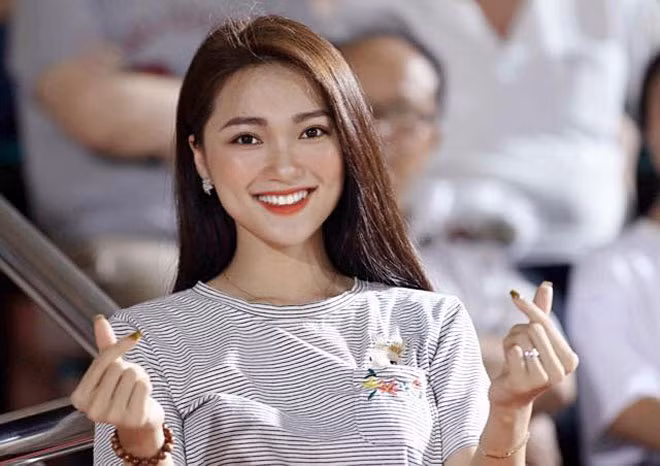Thế nhưng, cuộc vui không kéo dài lâu, chỉ vỏn vẹn một năm sau đó, Ngọc Nữ - Văn Đức không còn tương tác nhiều như trước đến mức nhiều người đồn đoán cả hai đã rạn nứt.