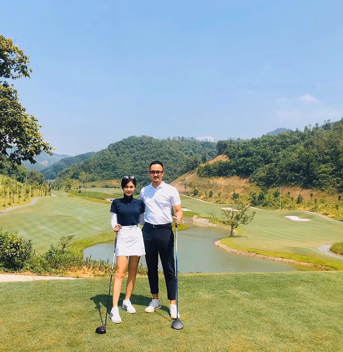 Có thể nói, thời gian này, MC Thu Hoài đang “chìm đắm” giữa men say hạnh phúc bên cạnh tình yêu đích thực của đời mình là anh chàng CEO Nguyễn Nghiêm Hoàng Nam.