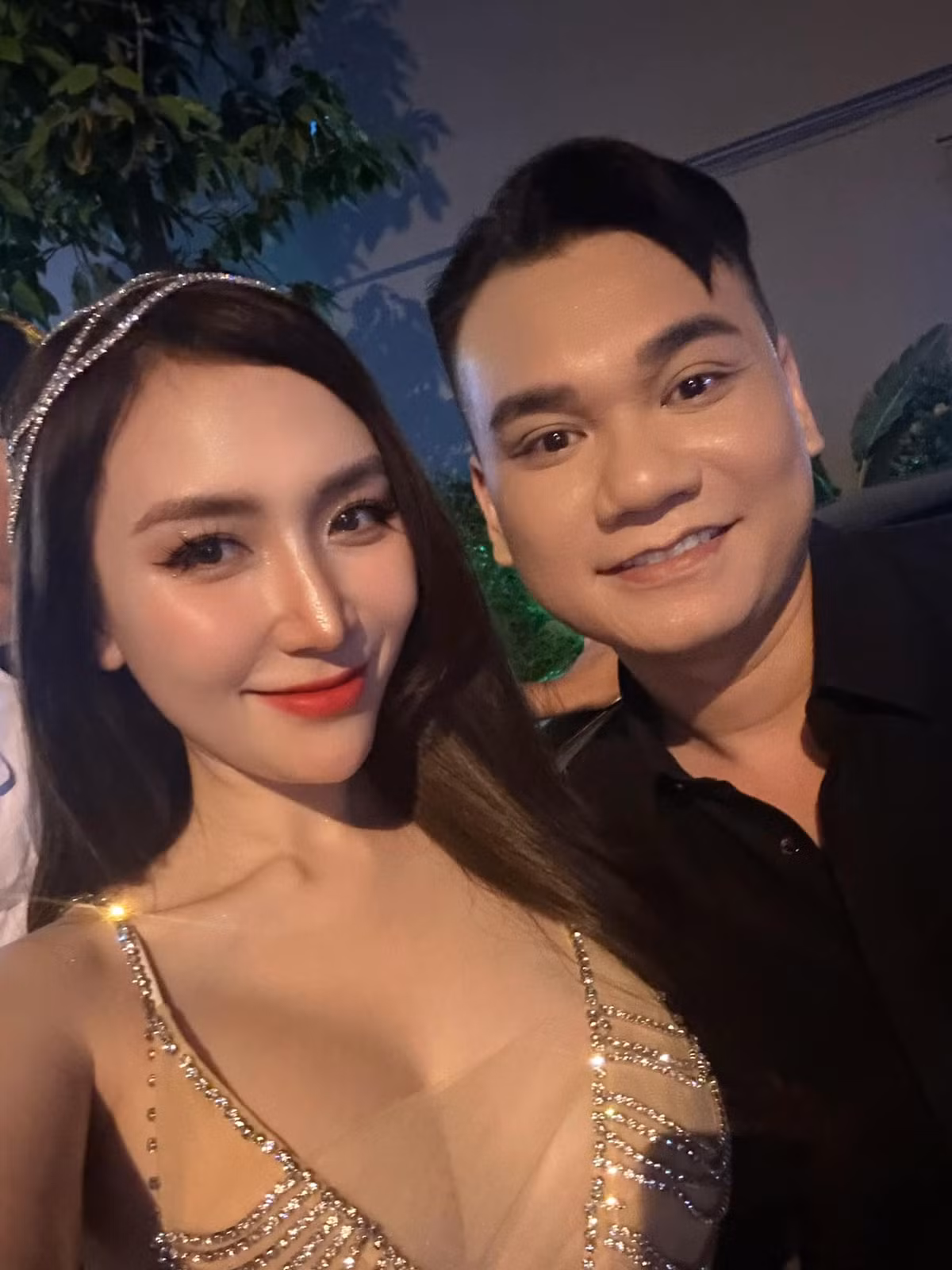 Cô nàng đã kết hôn cùng nam ca sĩ - nhạc sĩ Khắc Việt vào tháng 4/2018 sau thời gian dài công khai tình cảm với công chúng. Hiện cả hai đã có với nhau 2 đứa con đủ nếp, đủ tẻ tên ở nhà là Dừa và Đu Đủ