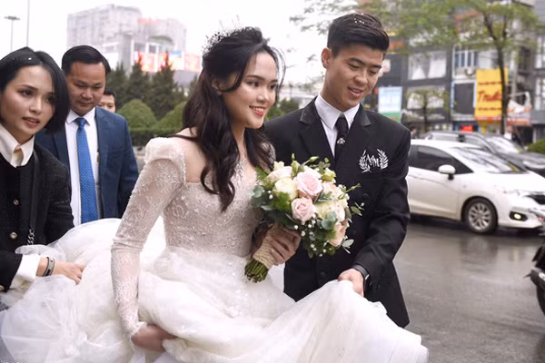 Nhan sắc đạt điểm 10 của Quỳnh Anh trong ngày cưới nhận được rất nhiều lời khen của người hâm mộ.