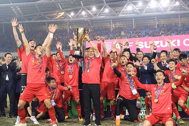 AFF Cup de bi hoan vi COVID-19: “Ong lon” Viet nao thiet hai nang nhat?