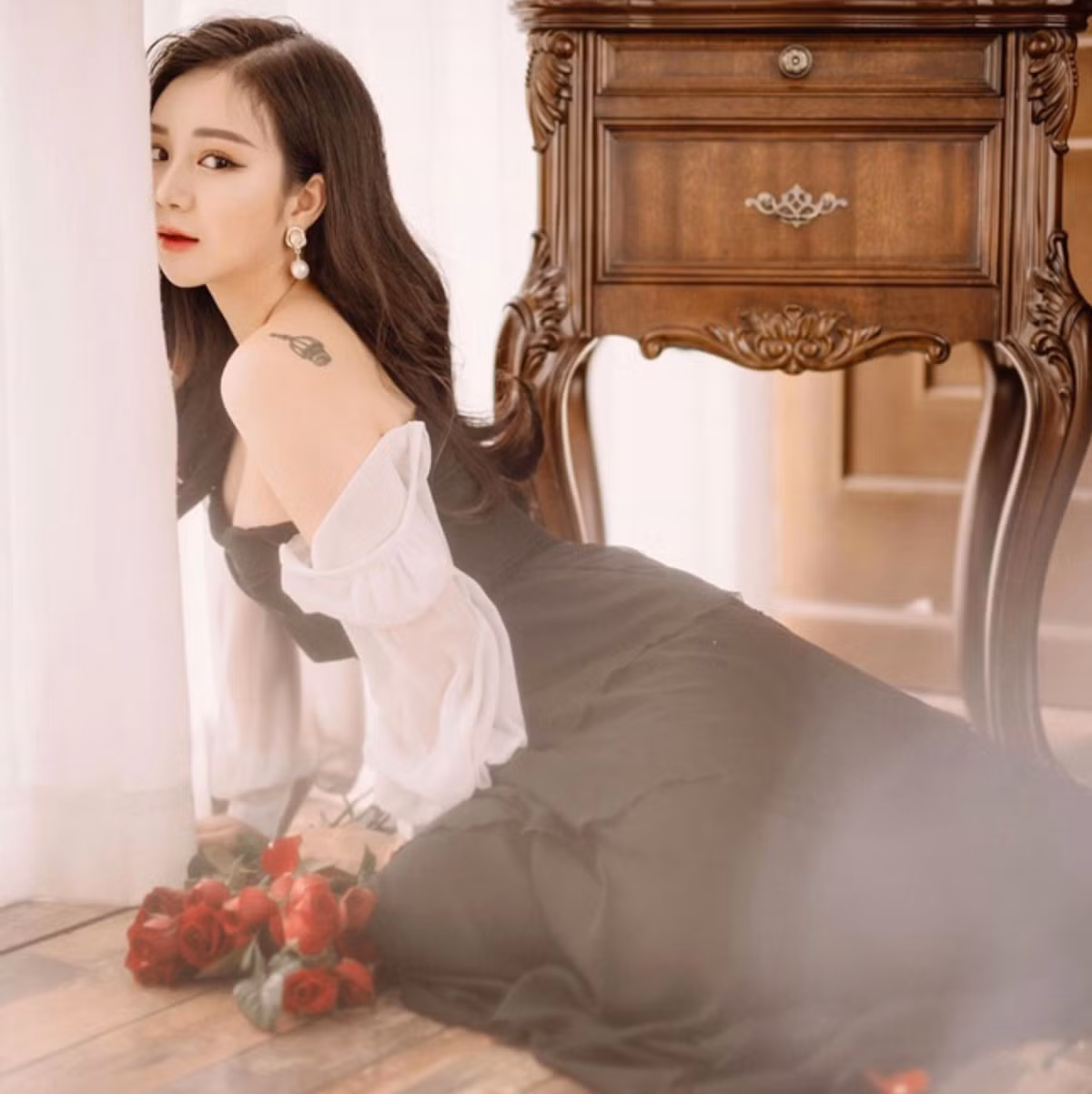 Tờ ON của Hong Kong khen ngợi hot girl Việt sở hữu gương mặt baby nhưng có vóc dáng cực kỳ nóng bỏng.