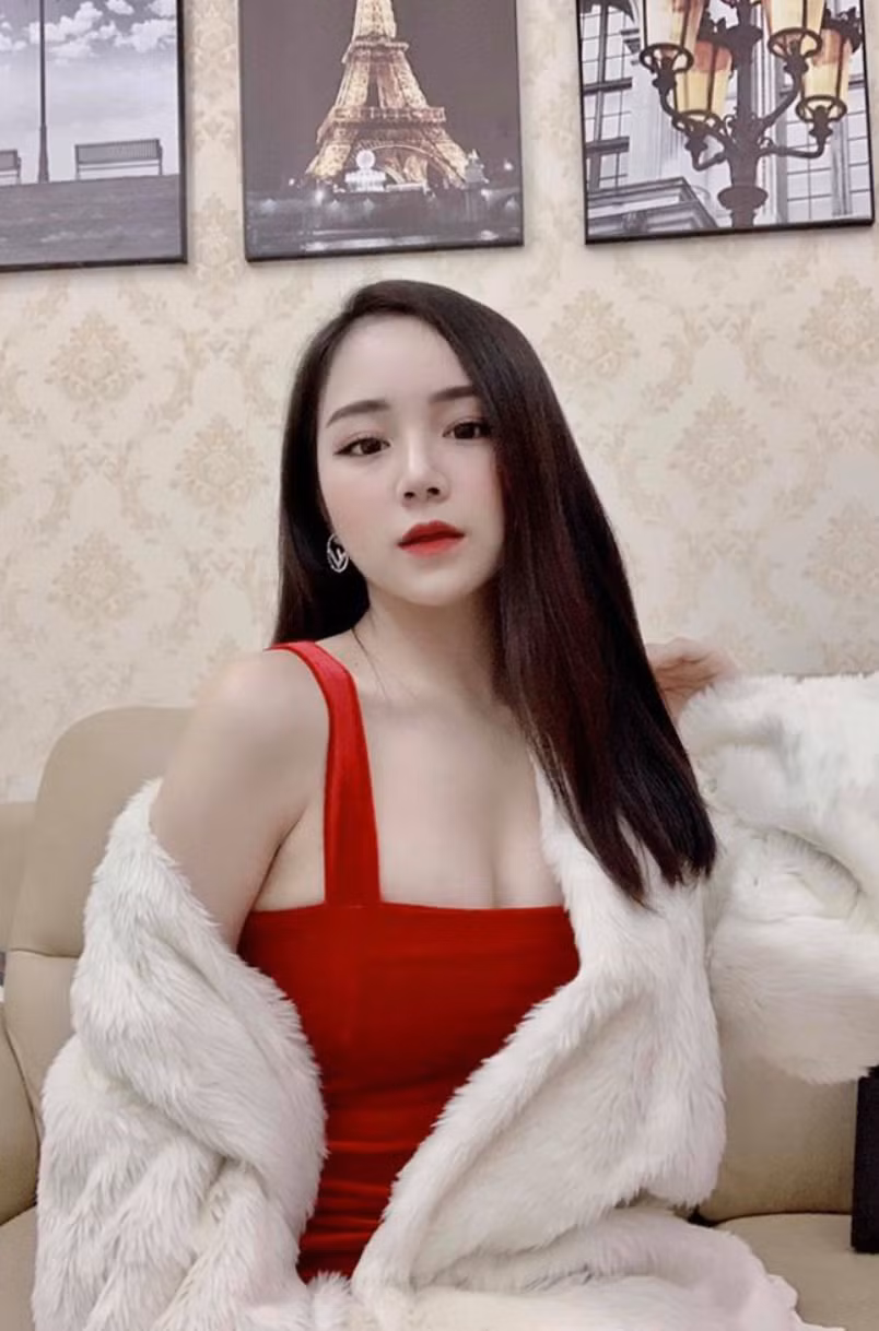 Thủy Tiên từng được báo nước ngoài ca ngợi hết lời về nhan sắc.