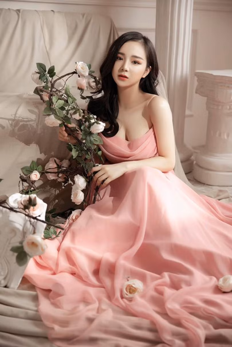 Cô nàng theo đuổi phong cách gợi cảm.