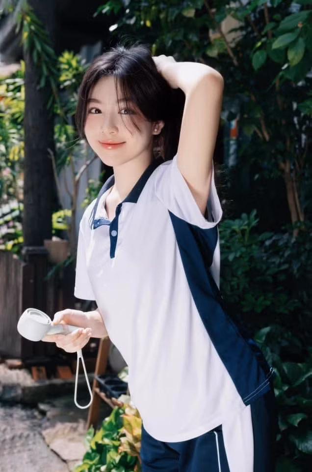 Sở hữu chiều cao lý tưởng và hình thể đẹp, trước nay Lọ Lem luôn lựa chọn phong cách thời trang nữ tính, dịu dàng.