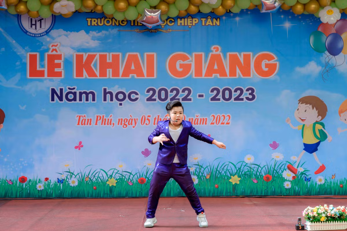 Có thể thấy sau nhiều năm, diện mạo của 'thần đồng' năm xưa đã có sự thay đổi đáng kể.