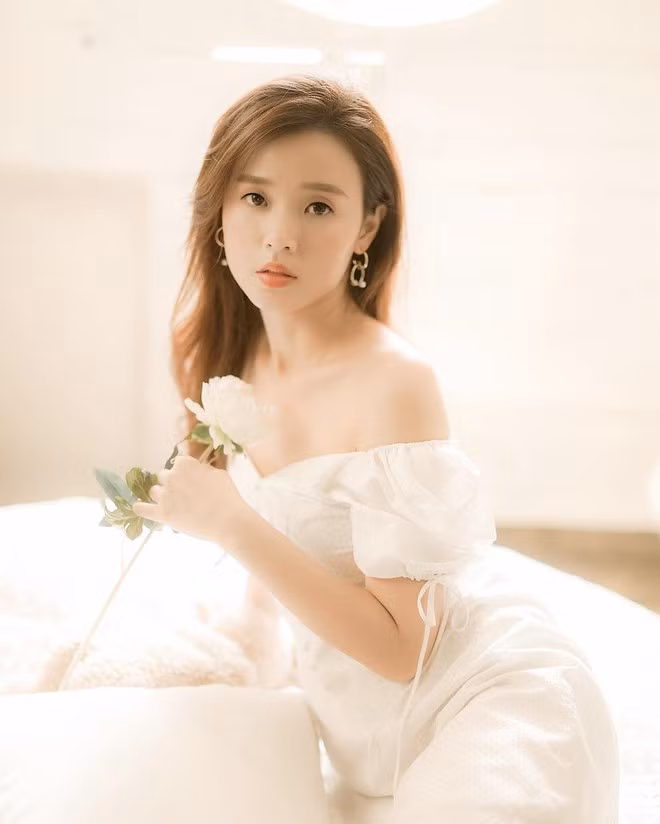 MV "Anh nghĩ anh là ai?" của hot girl đang phải nhận rất nhiều lượt dislike và bình luận tiêu cực từ phía dân mạng.