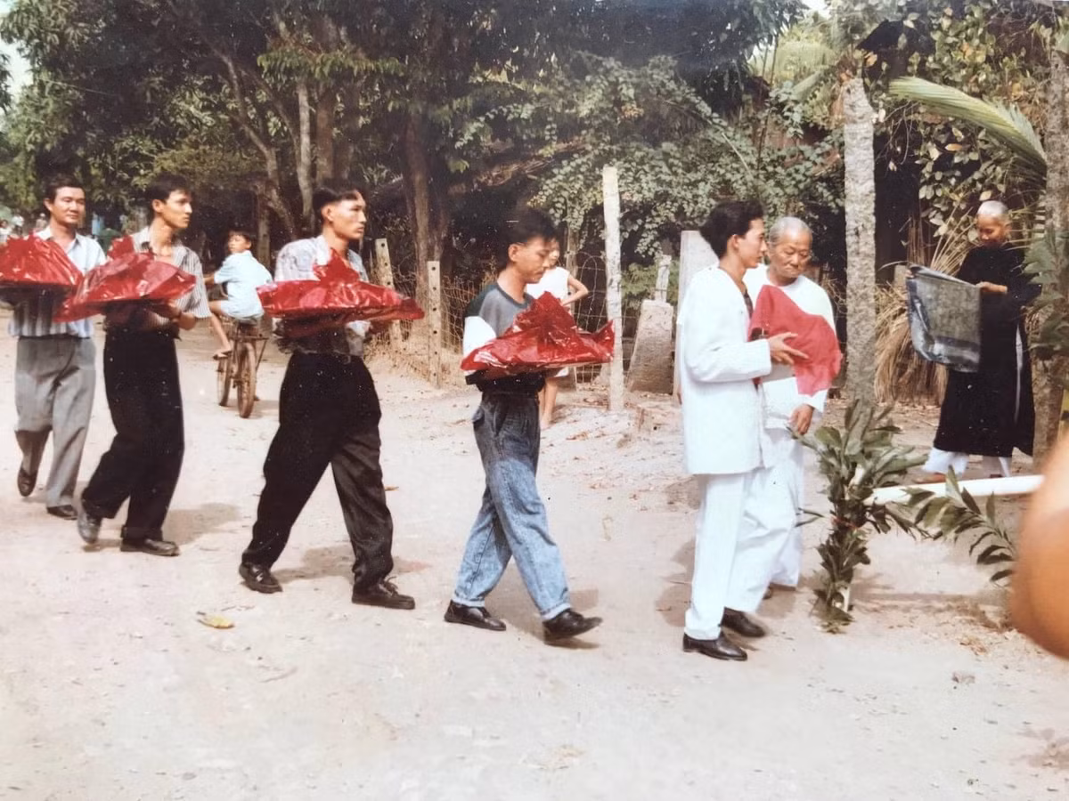Lễ dạm ngõ ngày ấy.